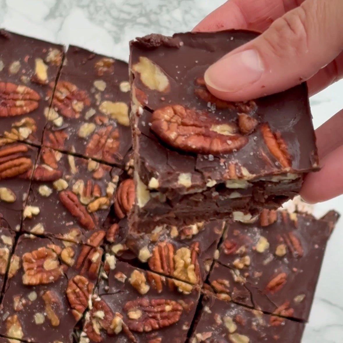 RAW BROWNIE MED NØDDER