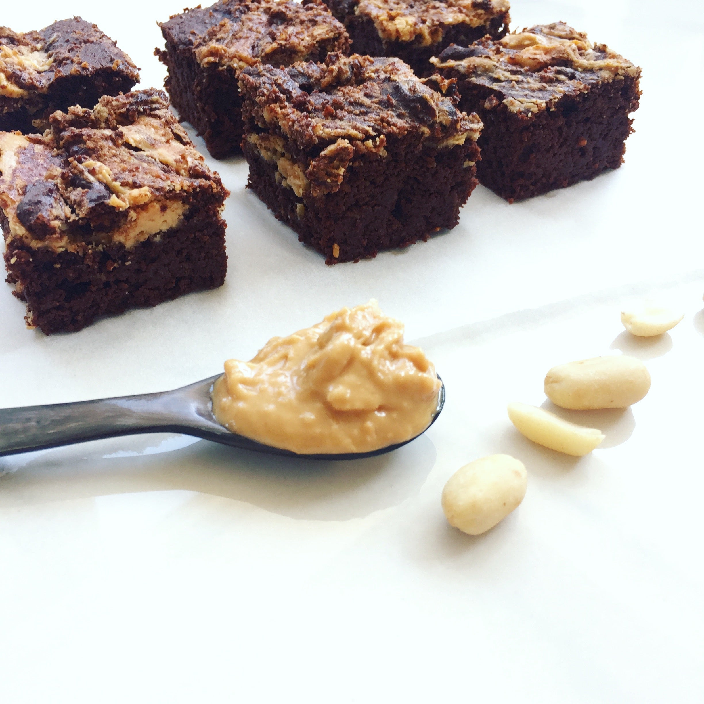 Sundere chokoladekage med peanutbuttertopping