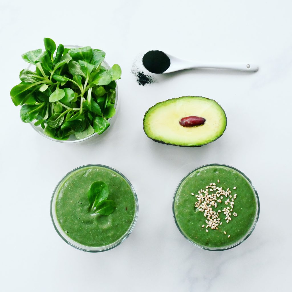 grønne smoothies med spinat og avokado