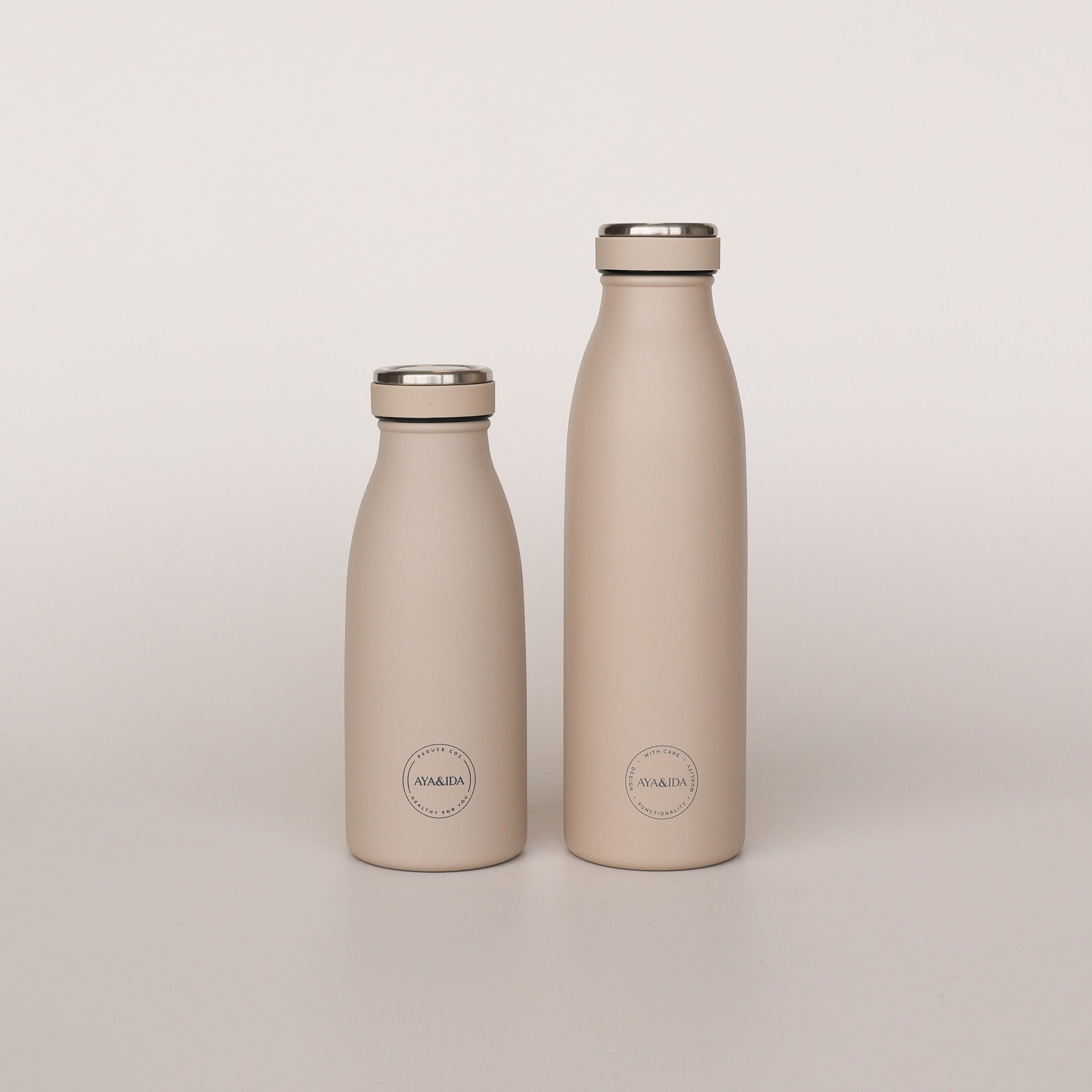 To Aya&Ida drikkeflasker i cream beige, forskellige størrelser