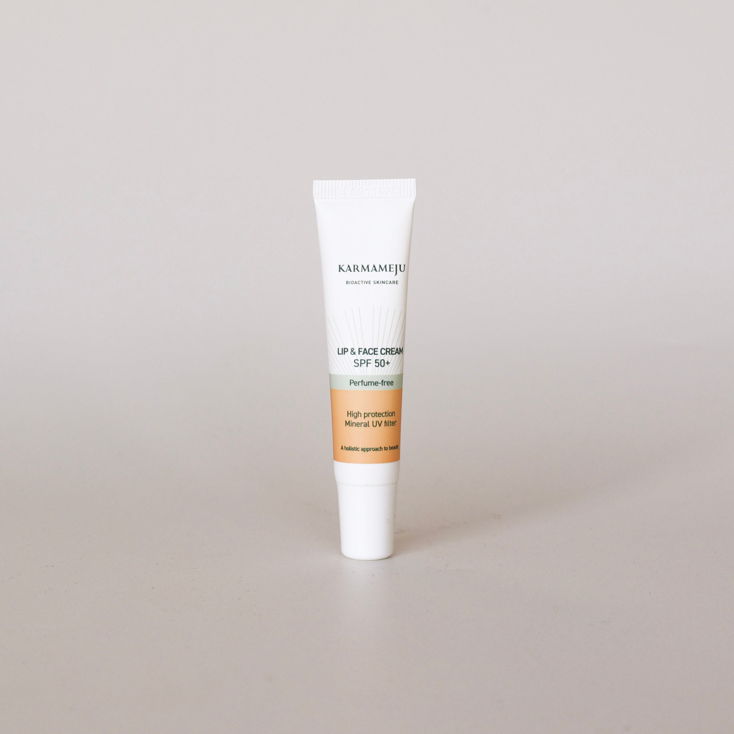 Karmameju lip og face cream med SPF 50 og parfumefri.