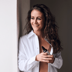 Tina Lykkegaard med REN LYKKE fugtserum