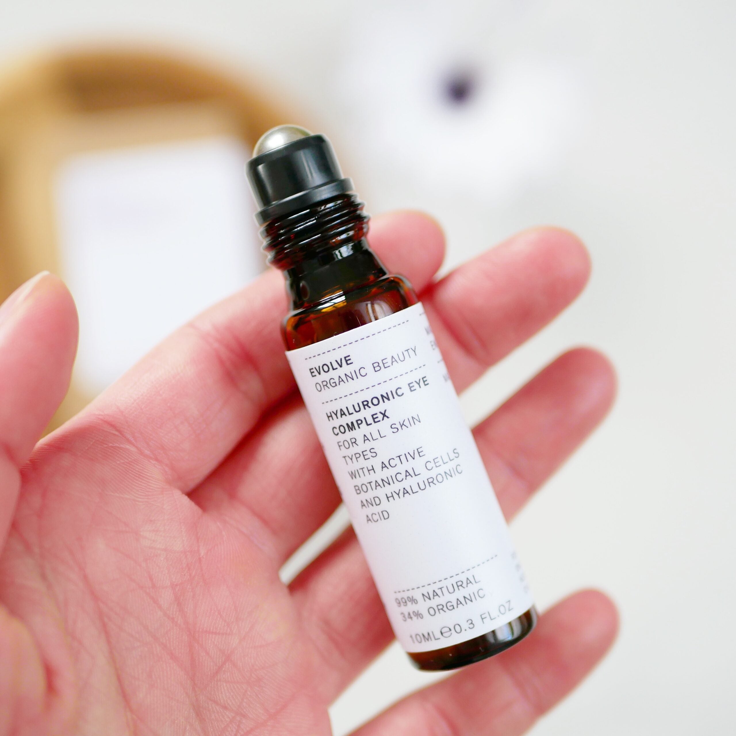 Evolve Hyaluronic Eye Complex øjengel håndholdt.